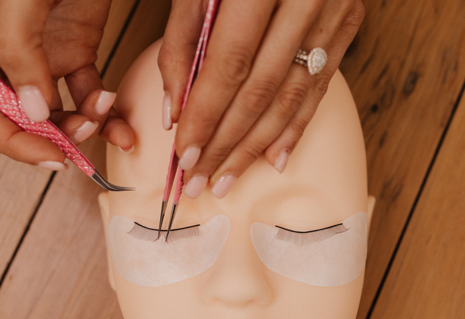 The Aesthetic Studio’s Classic, Hybrid & Pre-made Volume Lash Course